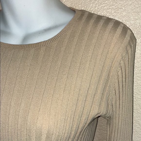 BANANA REPUBLIC Ribbed Tan Long Sleeve Sweater, Scoop Neck. M - Picture 4 of 10